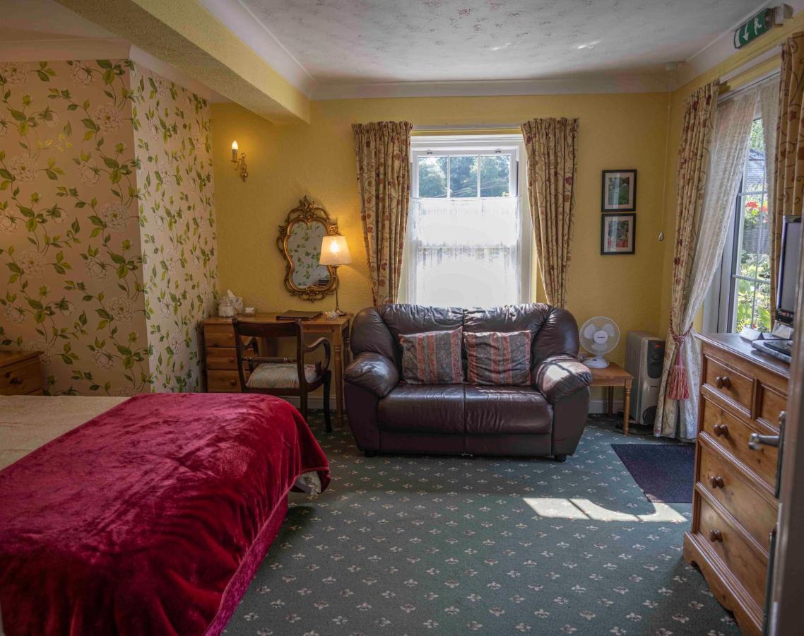เพนโรส บีแอนด์บี Bed & Breakfast ลอสท์วิธีล ภายนอก รูปภาพ