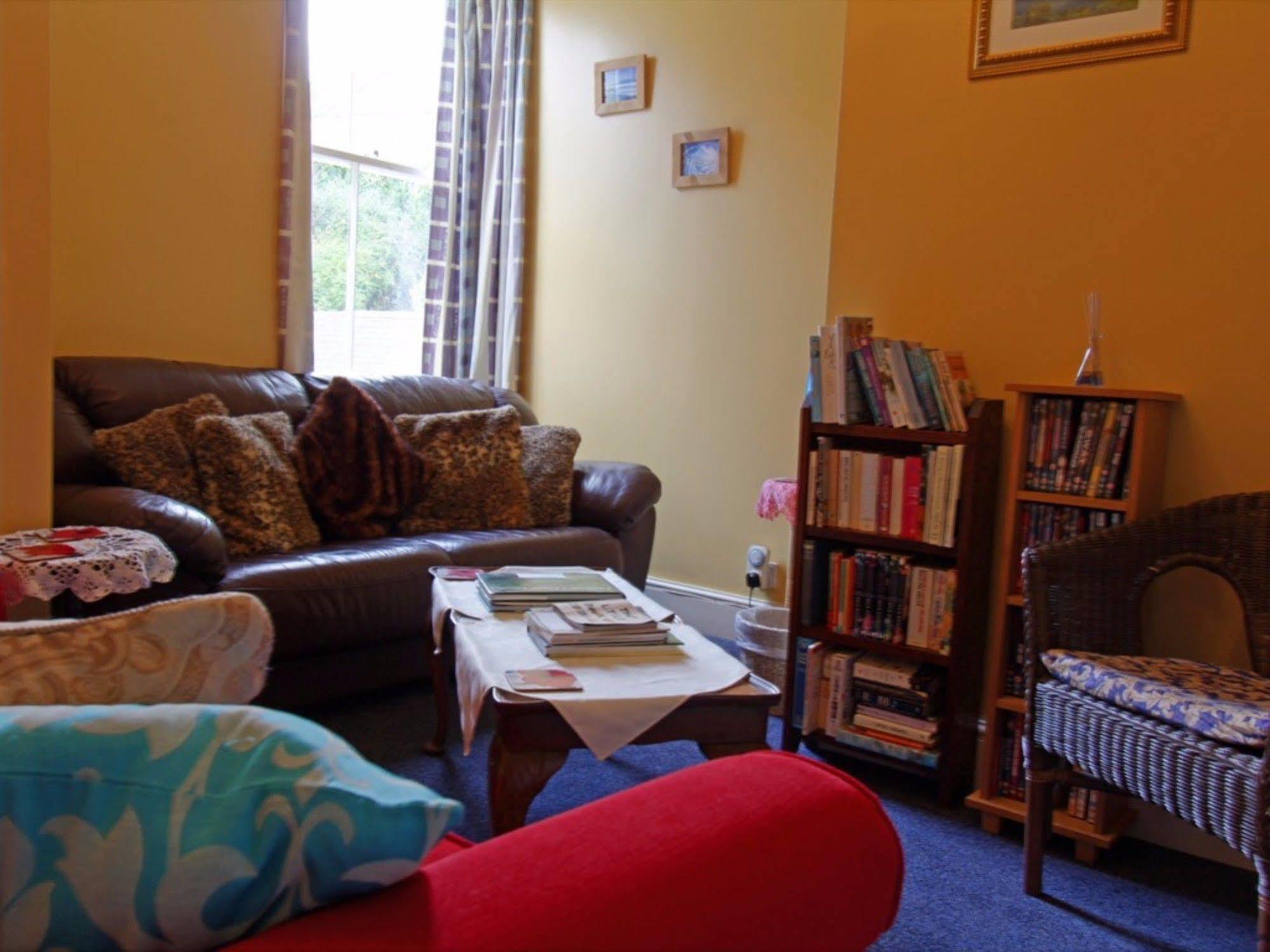 เพนโรส บีแอนด์บี Bed & Breakfast ลอสท์วิธีล ภายนอก รูปภาพ