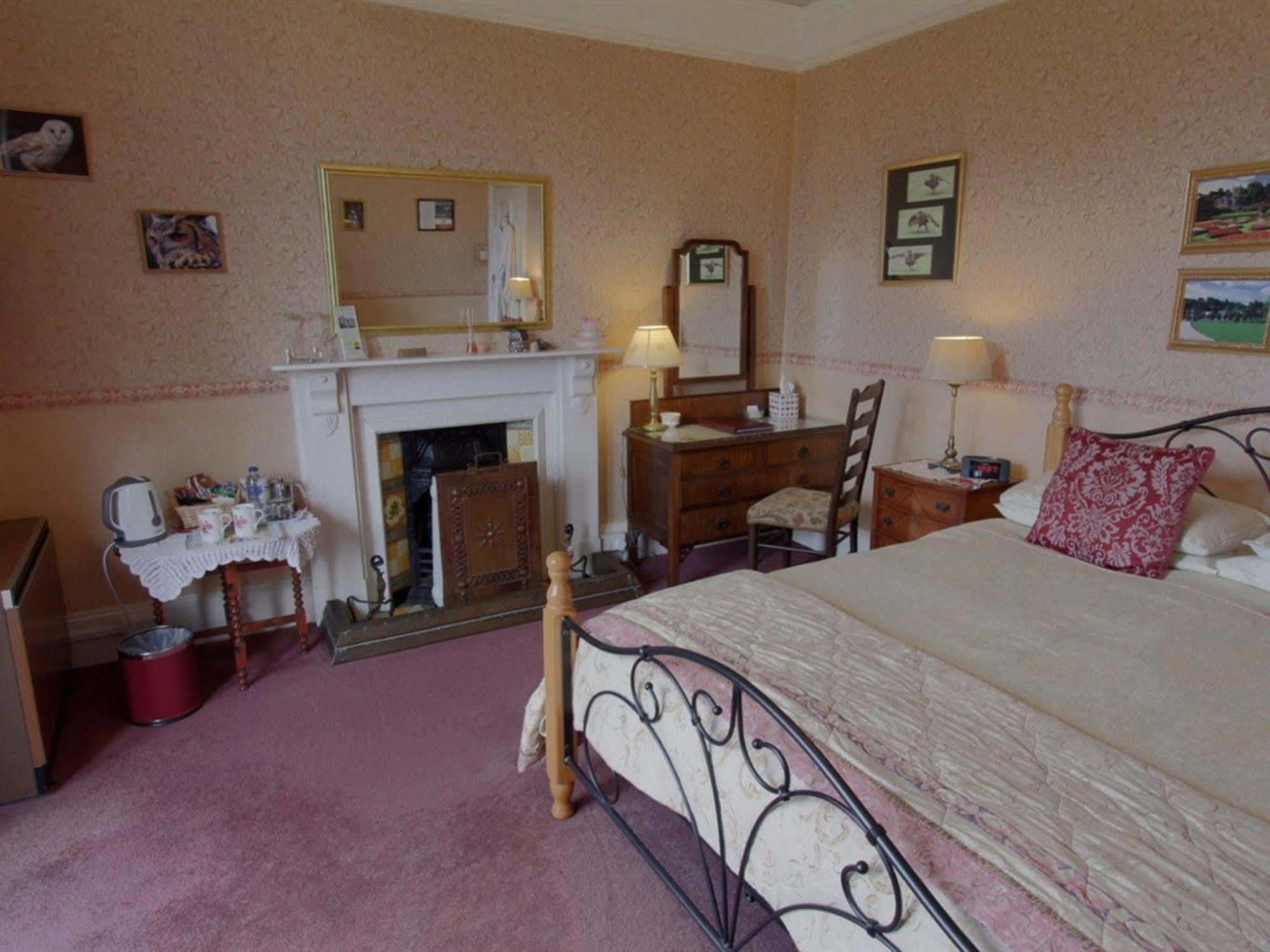 เพนโรส บีแอนด์บี Bed & Breakfast ลอสท์วิธีล ภายนอก รูปภาพ