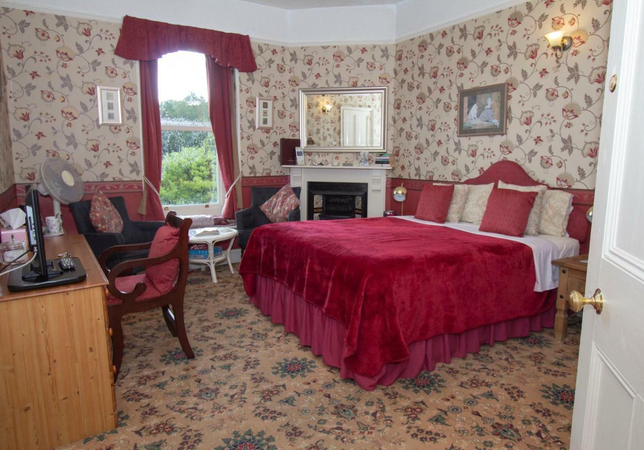เพนโรส บีแอนด์บี Bed & Breakfast ลอสท์วิธีล ภายนอก รูปภาพ